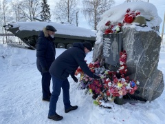 Возложение цветов к мемориалам и воинским захоронениям
